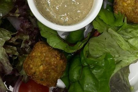 Фалафель с соусом тахини