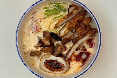 Кокосовый рамен с курицей