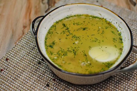 Бульон куриный с яйцом