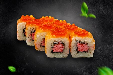 Ролл нежный с красной икрой