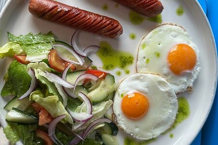 Глазунья с сосисками 