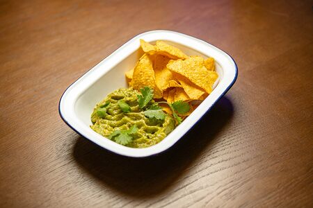 Начос с гуакамоле