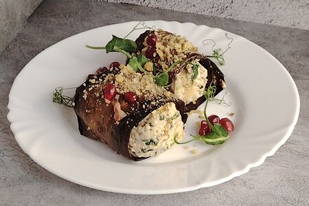 Баклажановые рулетки с орехом