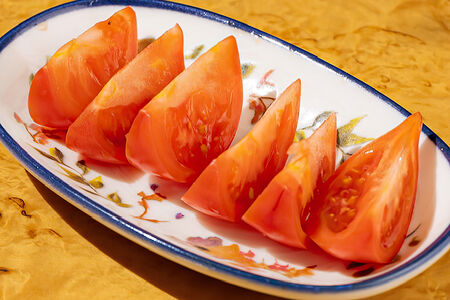 Дольки томатов