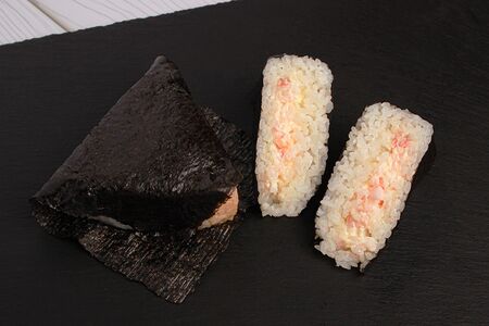 Онигири с креветкой