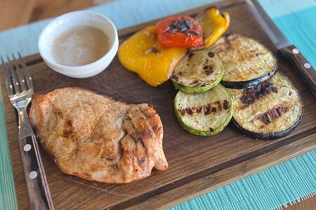 Стейк из индейки с овощами