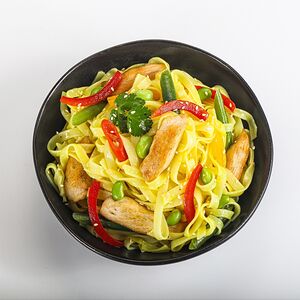 Рисовая лапша с креветками в кисло сладком соусе