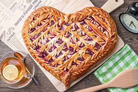 Пирог Сердце с вишней
