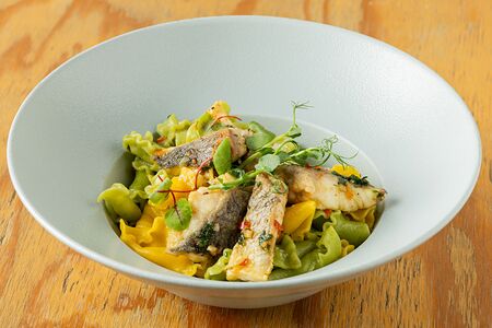 Гигли с дорадо по-средиземноморски