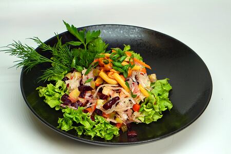 Винегрет с фасолью и маринованными опятами