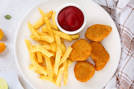 Куриные наггетсы с картофелем фри
