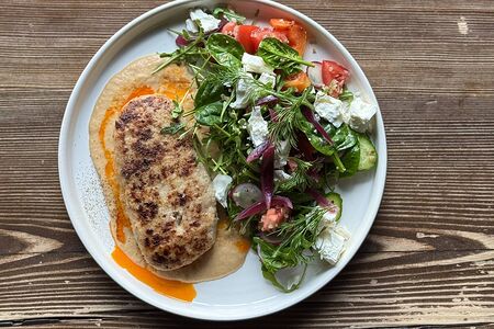 Котлета из кролика с луковым соусом 