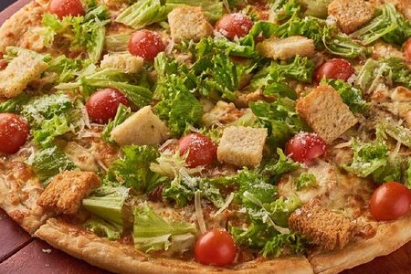 Пицца цезарь целая