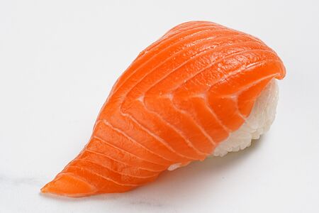 Суши с лососем