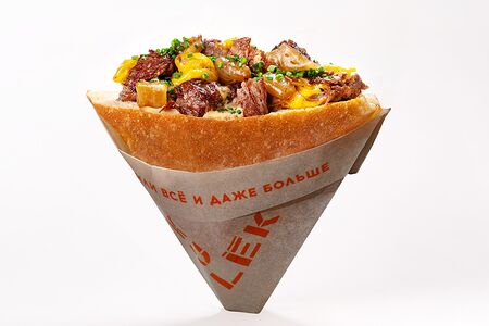 Жареная говядина, сыр чеддер и перечный соус