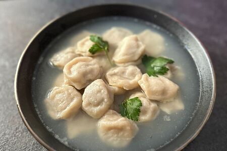 Пельмени с бульоном