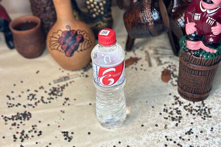 Минеральная вода Елисеевская без газа