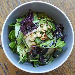 Салат груша-горгонзола