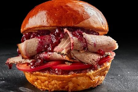 Брискет-бургер