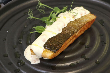 Филе мурманской форели под сливочно-икорным соусом