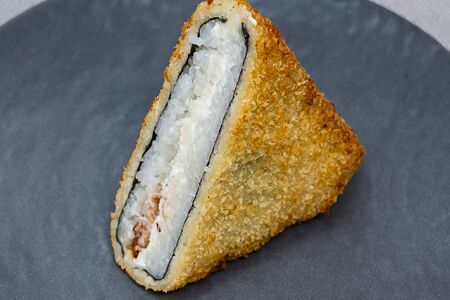 Онигири с угрем темпура