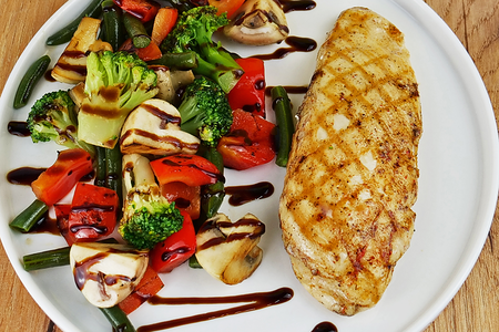 Куриная грудка с овощами гриль