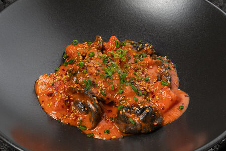 Черные равиоли с осьминогом и vodka sauce