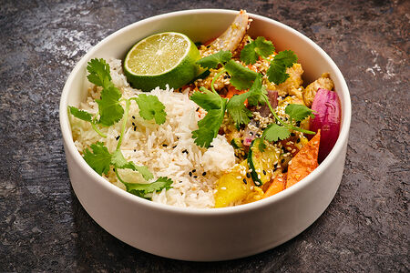 Курица с овощами и рисом