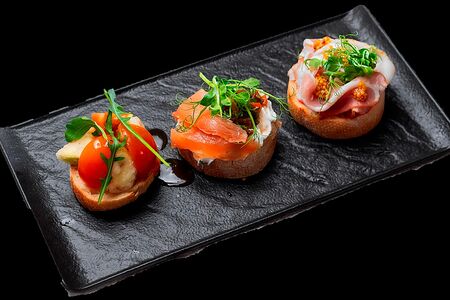 Ассорти из брускетт 