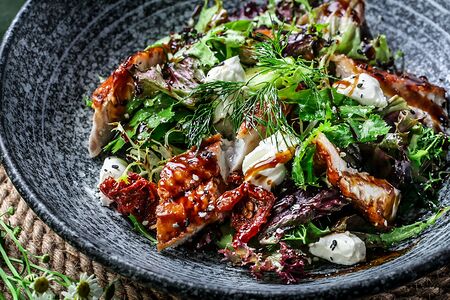 Салат с угрем