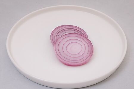 Лук свежий красный