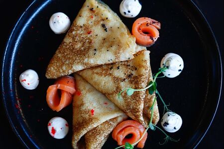 Блинчики с сёмгой и творожным сыром 