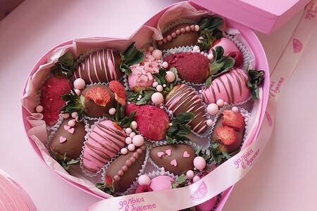 Набор с клубникой в шоколаде Сердце S