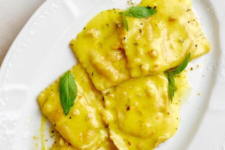 Равиоли с тыквой и апельсиновым соусом 