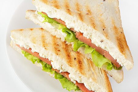 Сэндвич с копченым лососем