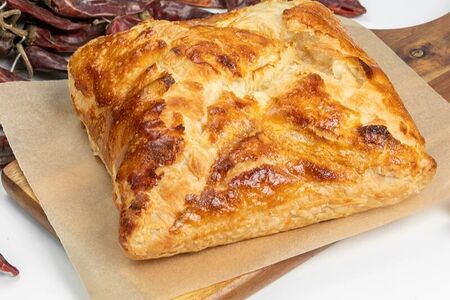 Хачапури Пеновани с сыром, зеленью и ветчиной