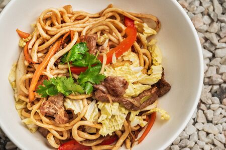 Яичная лапша с цыпленком в китайском стиле