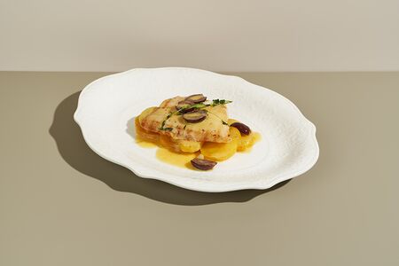 Филе камбалы с картофелем и оливками