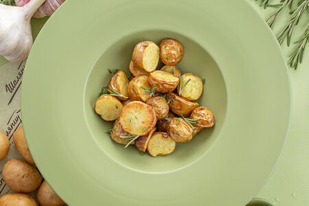 Картофель стоун, запеченный с розмарином