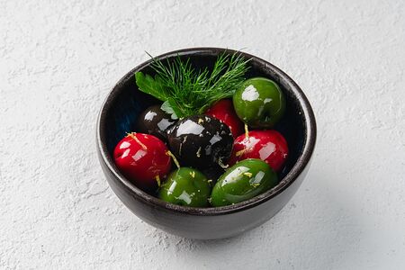Оливки и маслины