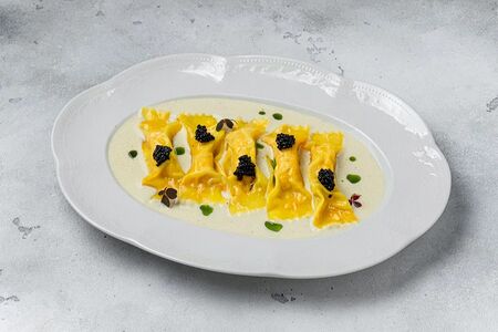 Карамелле с муссом из форели с икрой палтуса  