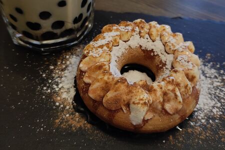 Пончик малина-корица