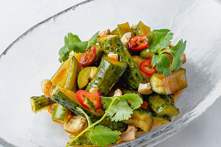 Огурцы в азиатском соусе