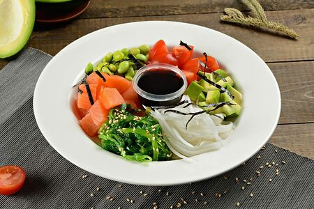 Поке с лососем