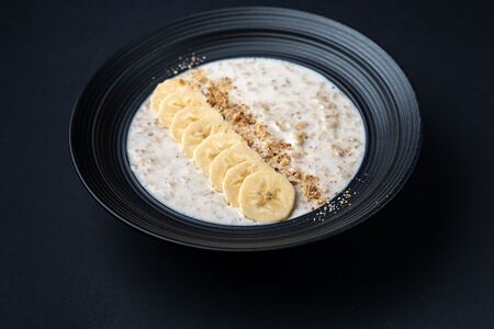 Каша овсяная с бананом