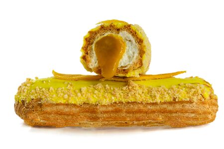 Эклер с манго