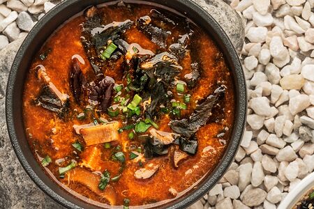 Кимчи со свиной грудинкой и грибами шиитаке