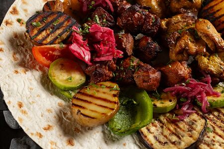 Садж-микс из курицы и свинины