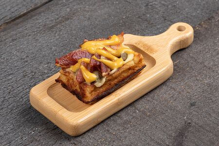 С жареным беконом и каперсом фри