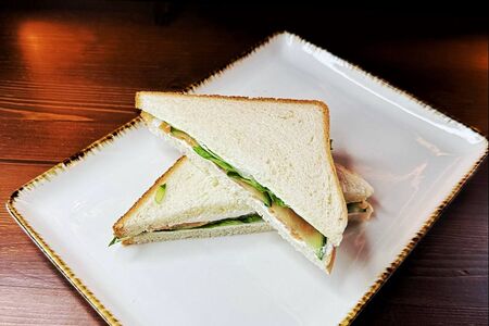 Клаб-сэндвич с лососем